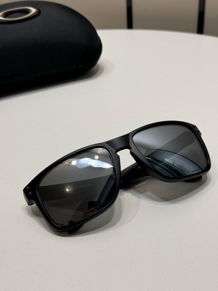 OAKLEY SPORTS GLASSES