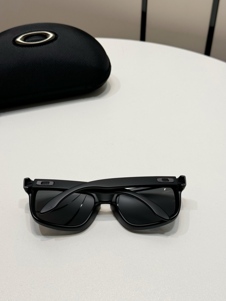 OAKLEY SPORTS GLASSES
