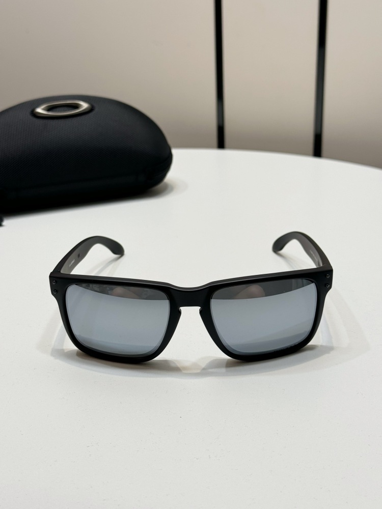 OAKLEY SPORTS GLASSES