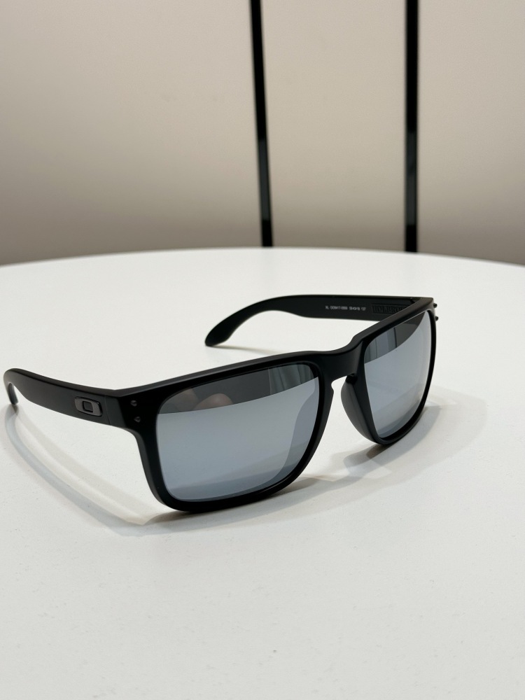 OAKLEY SPORTS GLASSES