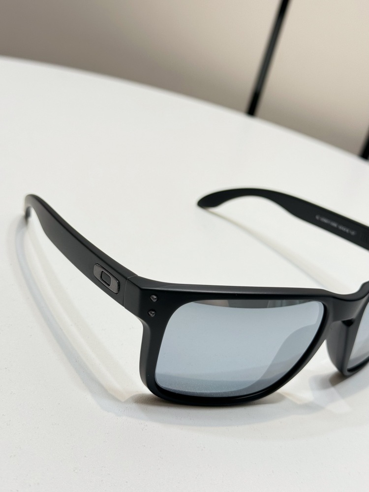 OAKLEY SPORTS GLASSES