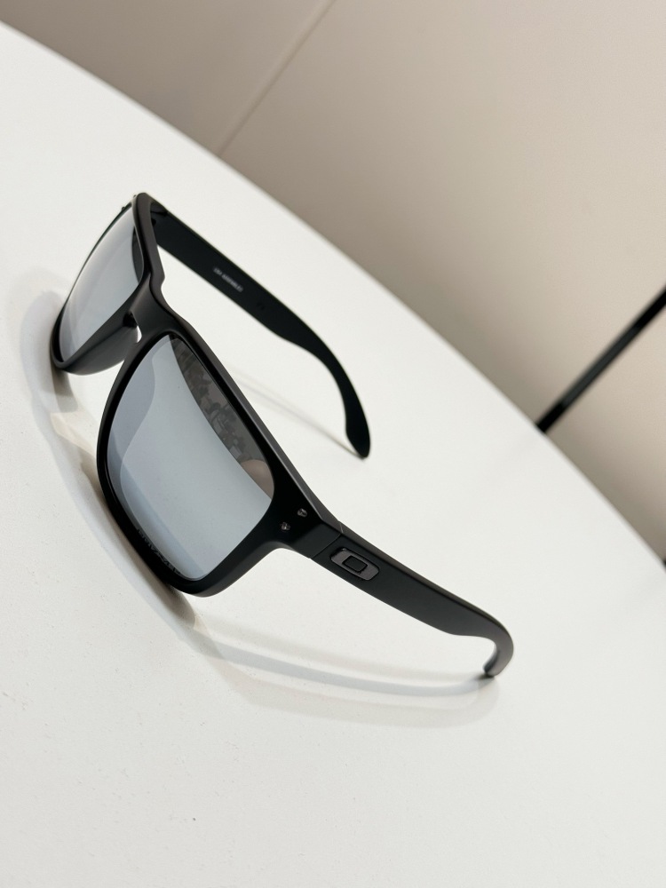 OAKLEY SPORTS GLASSES