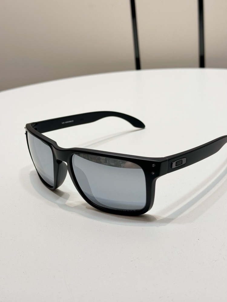 OAKLEY SPORTS GLASSES