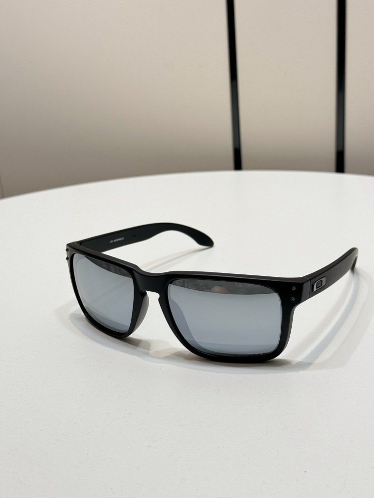 OAKLEY SPORTS GLASSES