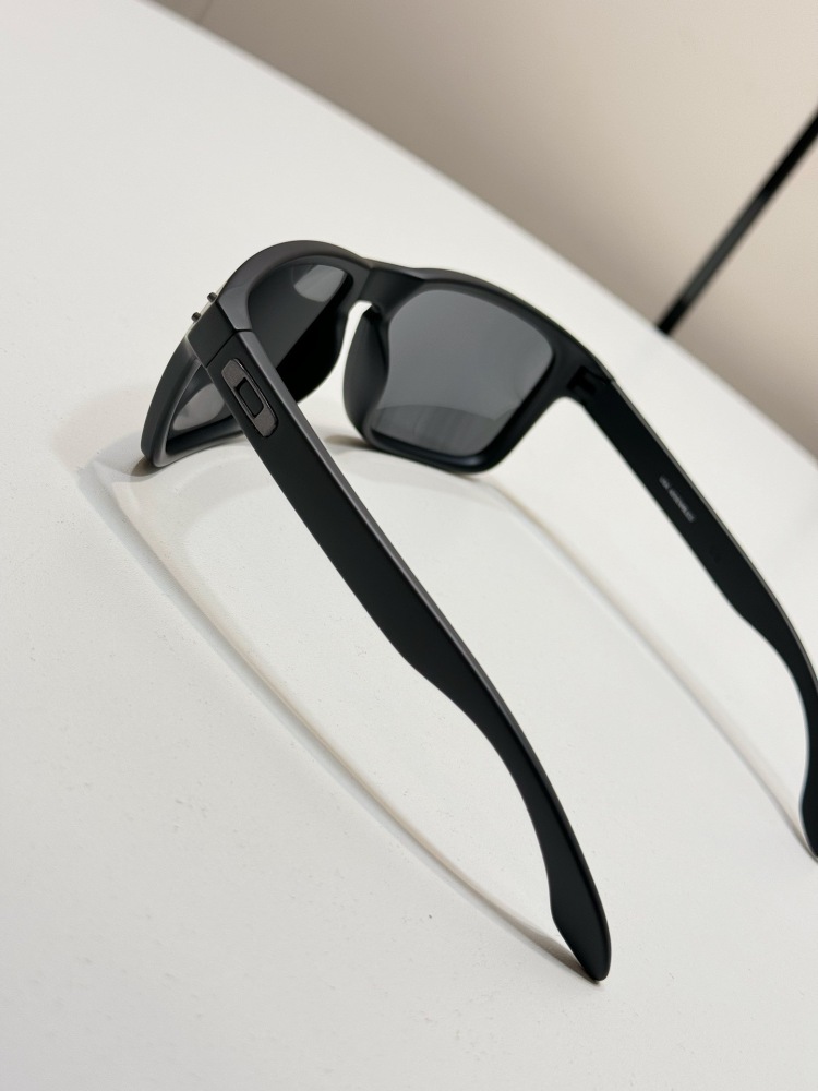 OAKLEY SPORTS GLASSES