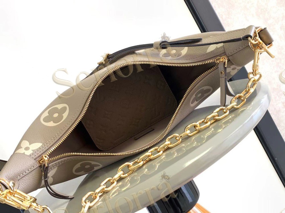 LOUIS VUITTON LOOP HOBO