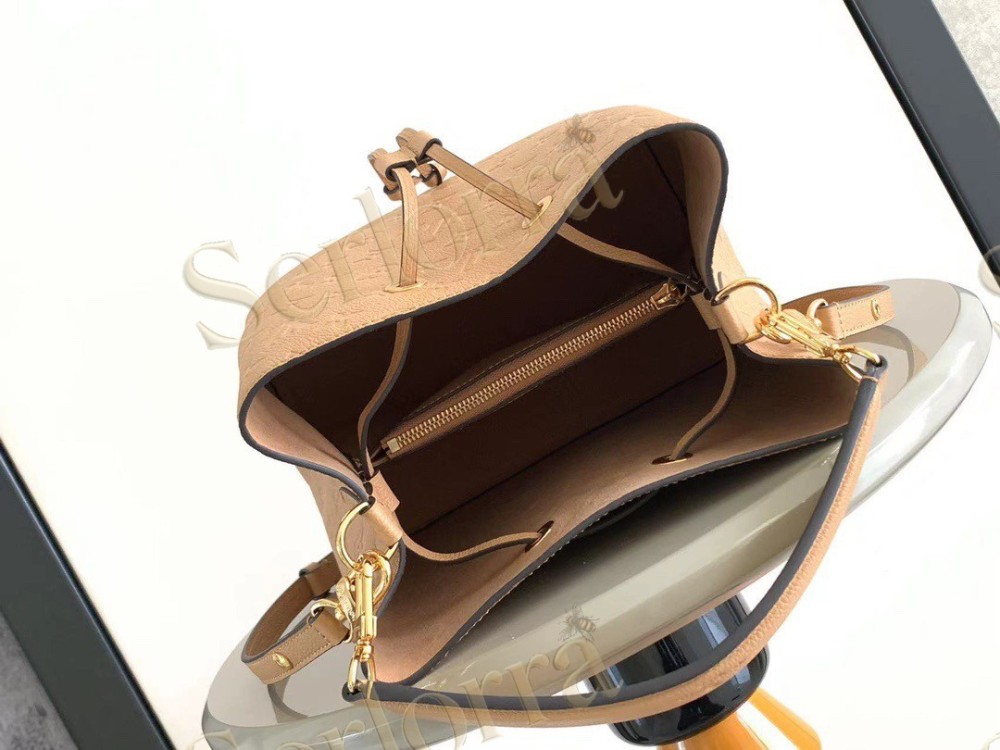 LOUIS VUITTON NÉONOÉ MM