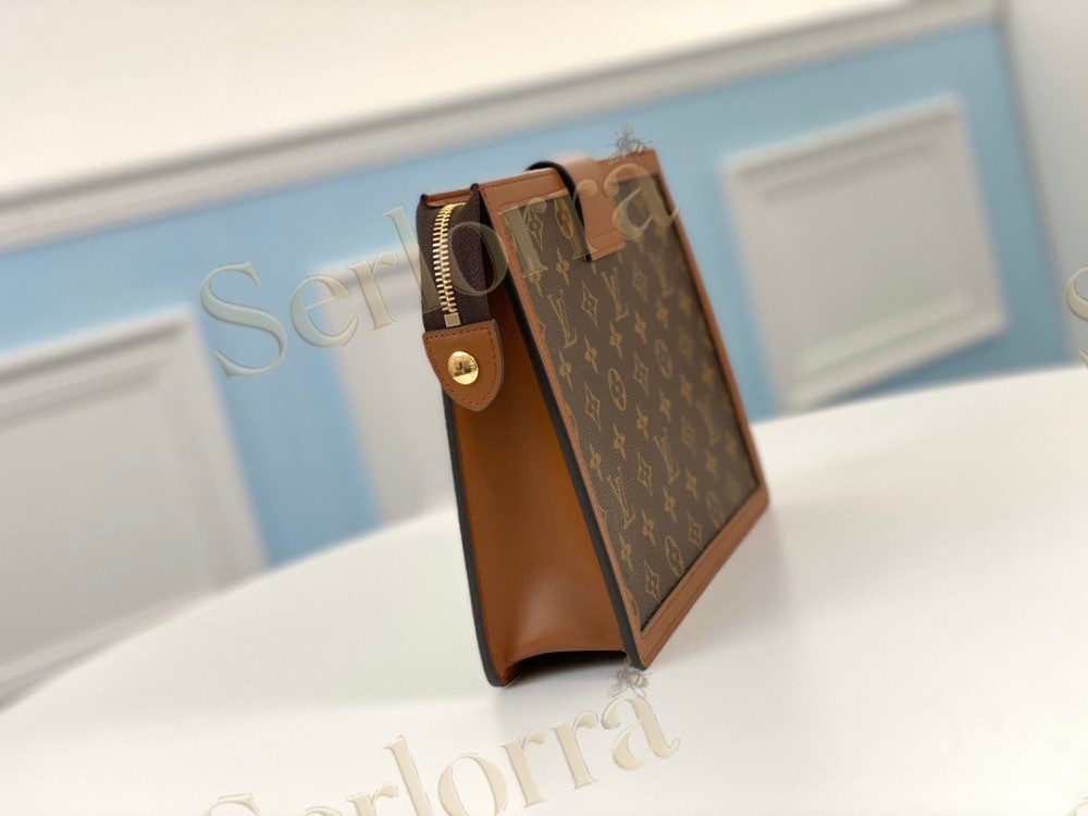 LOUIS VUITTON POCHETTE DAUPHINE