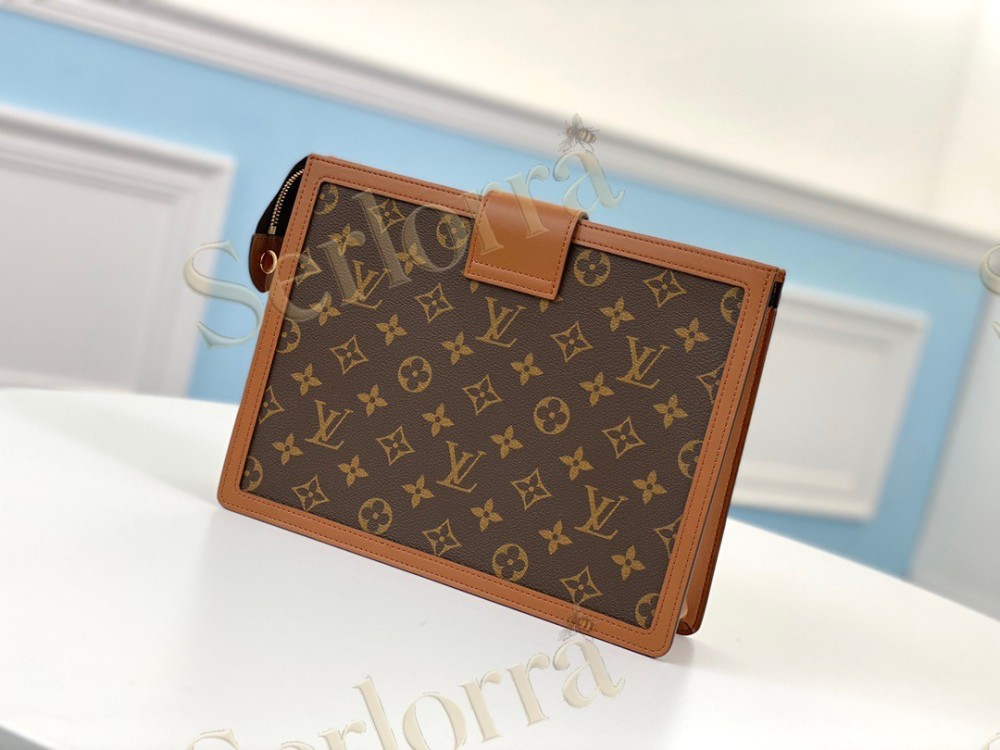 LOUIS VUITTON POCHETTE DAUPHINE