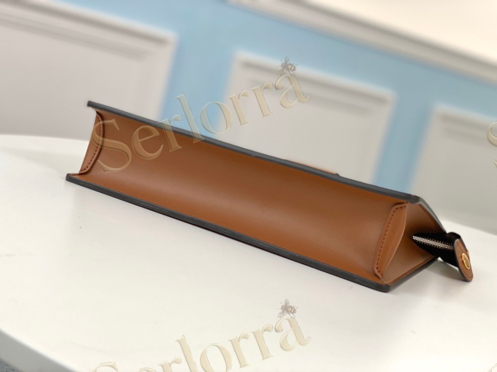 LOUIS VUITTON POCHETTE DAUPHINE