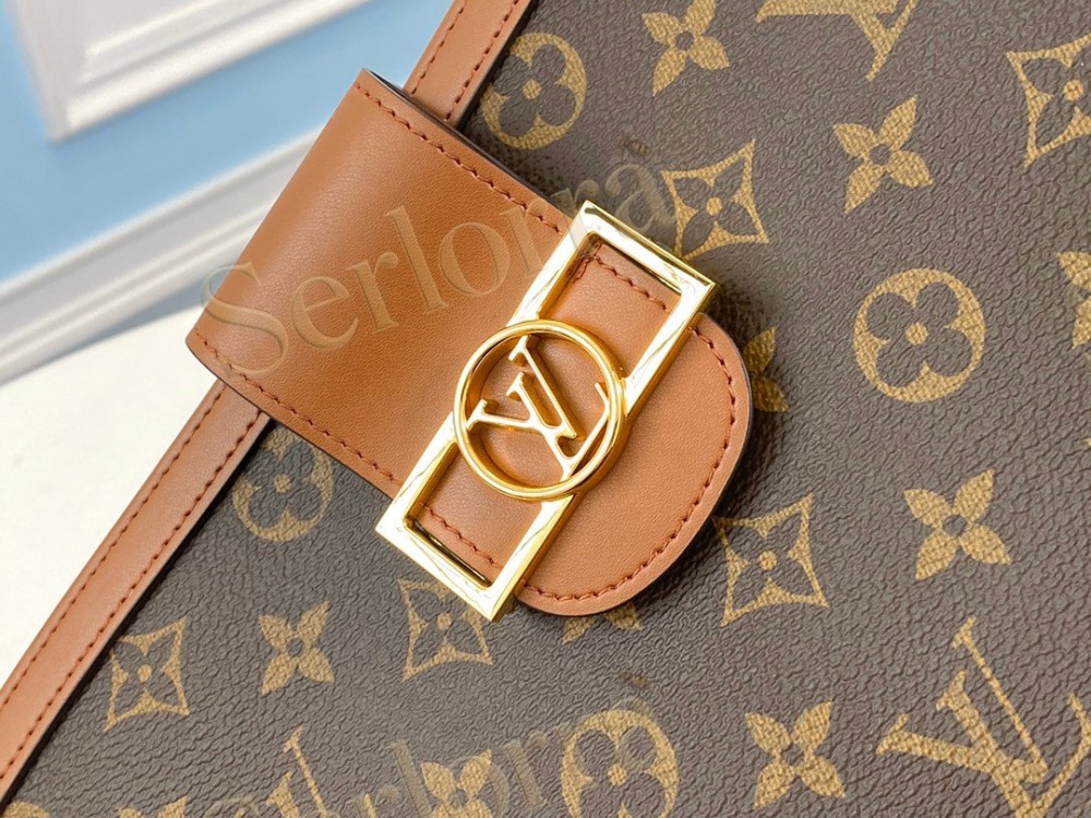 LOUIS VUITTON POCHETTE DAUPHINE