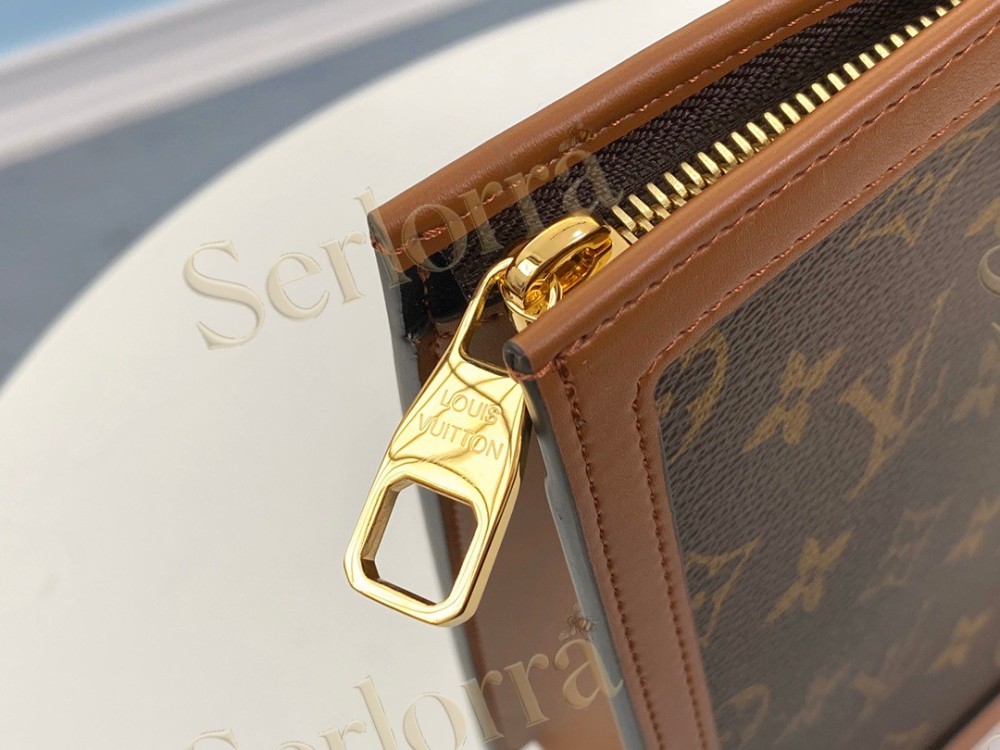 LOUIS VUITTON POCHETTE DAUPHINE