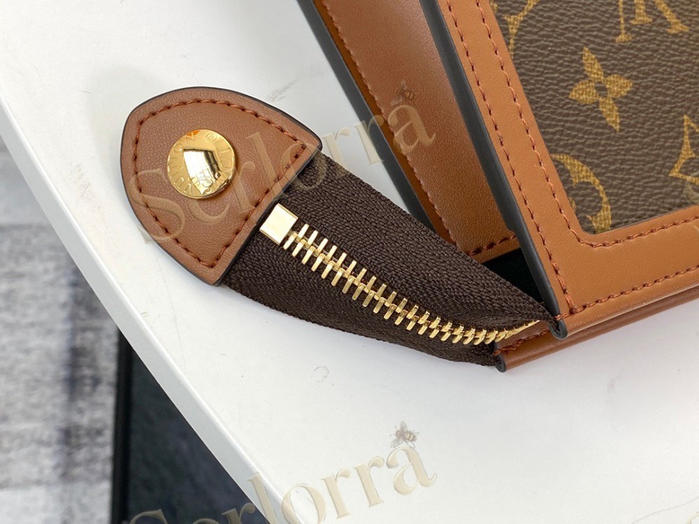 LOUIS VUITTON POCHETTE DAUPHINE