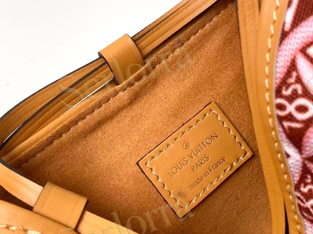 LOUIS VUITTON NOÉ PURSE