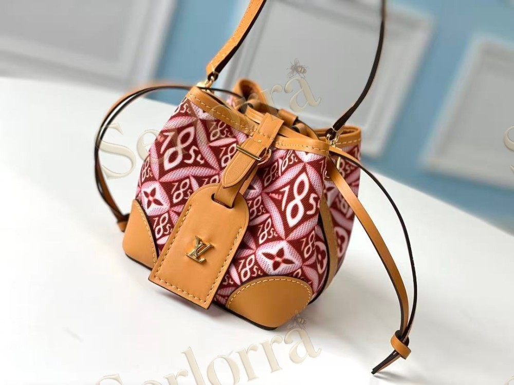 LOUIS VUITTON NOÉ PURSE