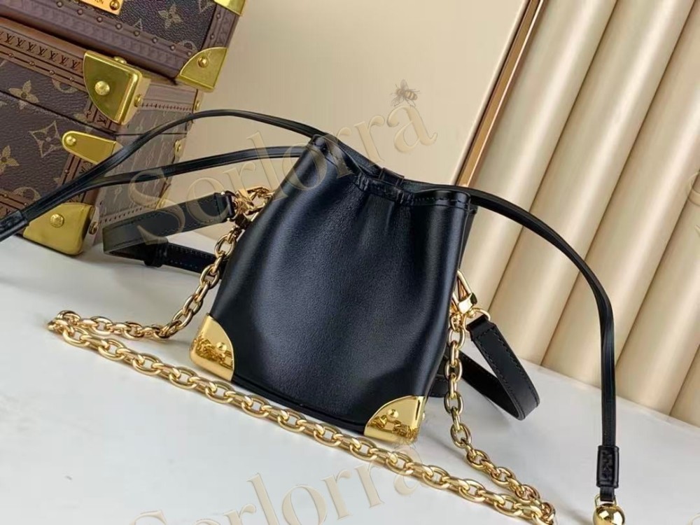 LOUIS VUITTON NOÉ PURSE LV CHARMS
