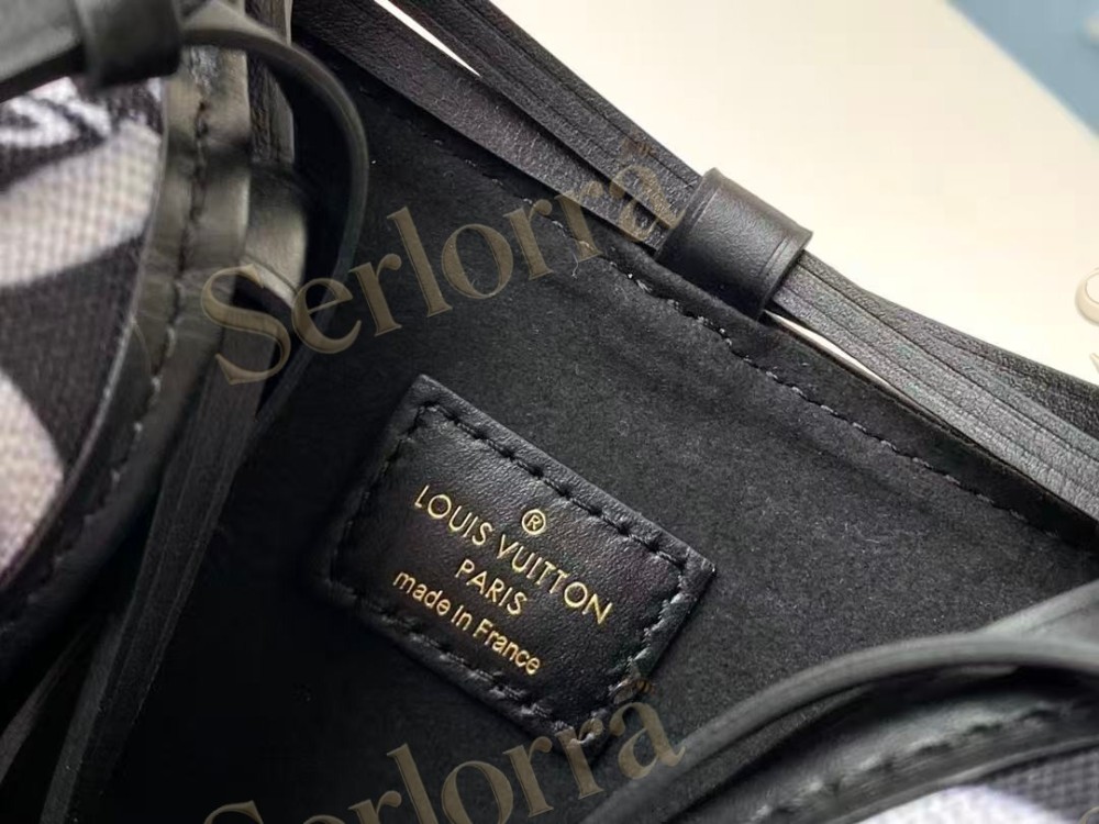 LOUIS VUITTON NOÉ PURSE