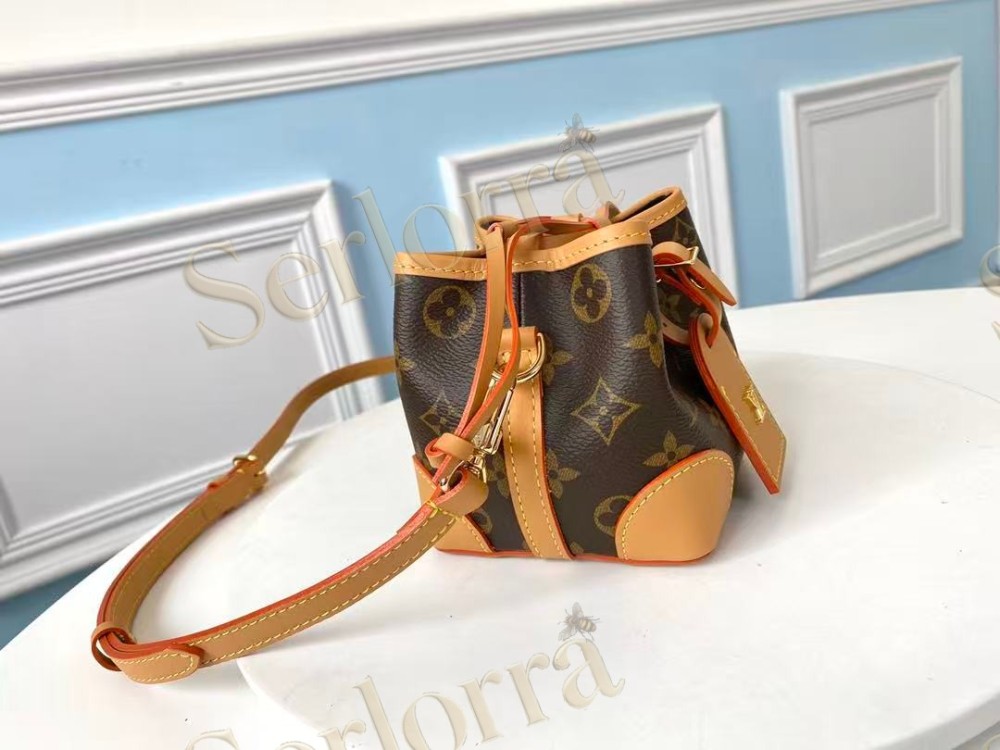 LOUIS VUITTON NOÉ PURSE