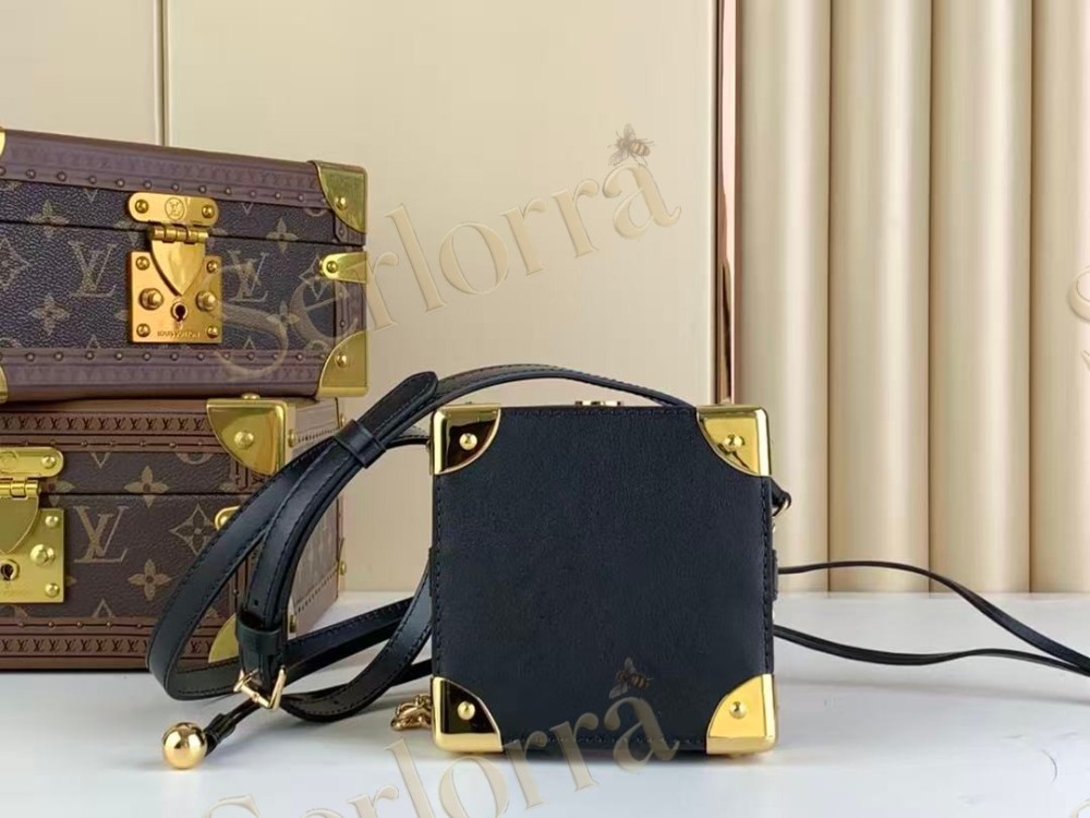 LOUIS VUITTON NOÉ PURSE LV CHARMS