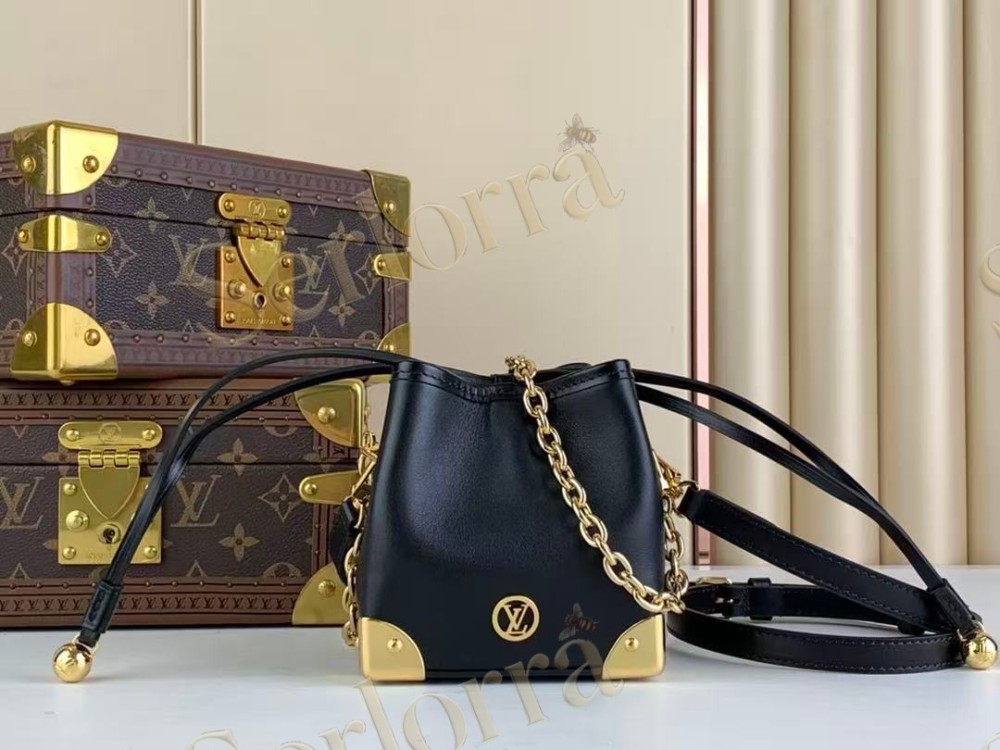LOUIS VUITTON NOÉ PURSE LV CHARMS
