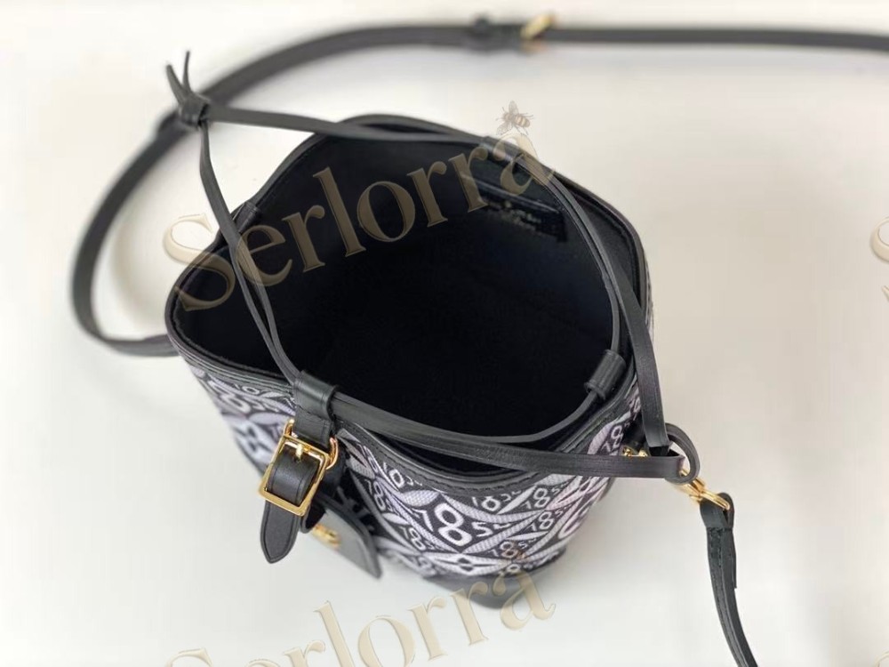 LOUIS VUITTON NOÉ PURSE