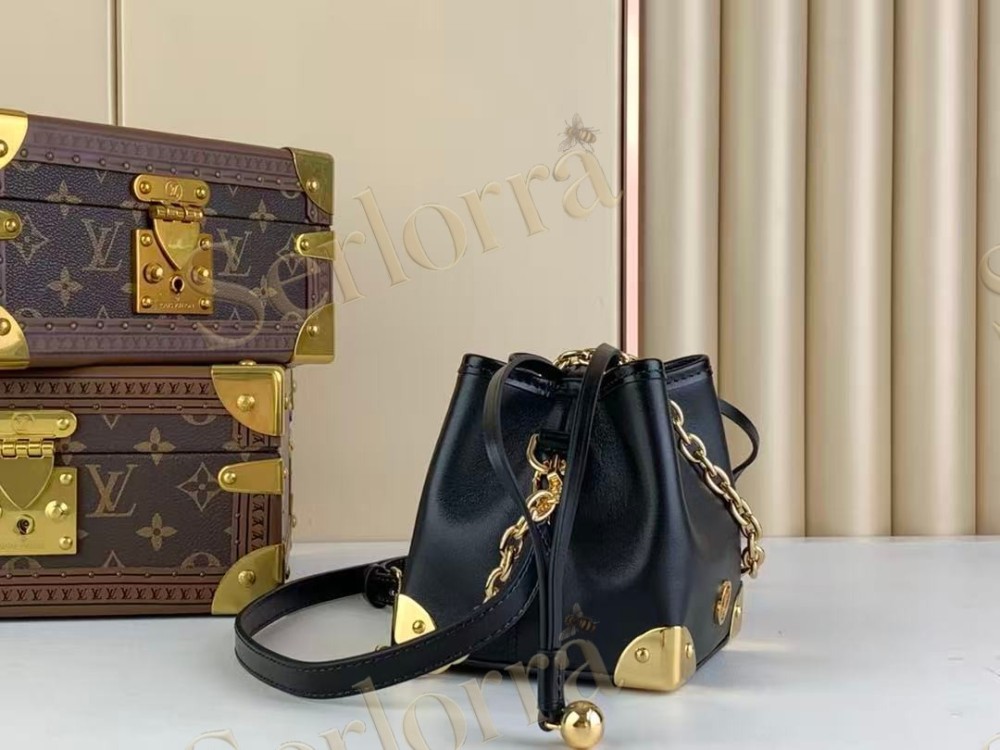 LOUIS VUITTON NOÉ PURSE LV CHARMS