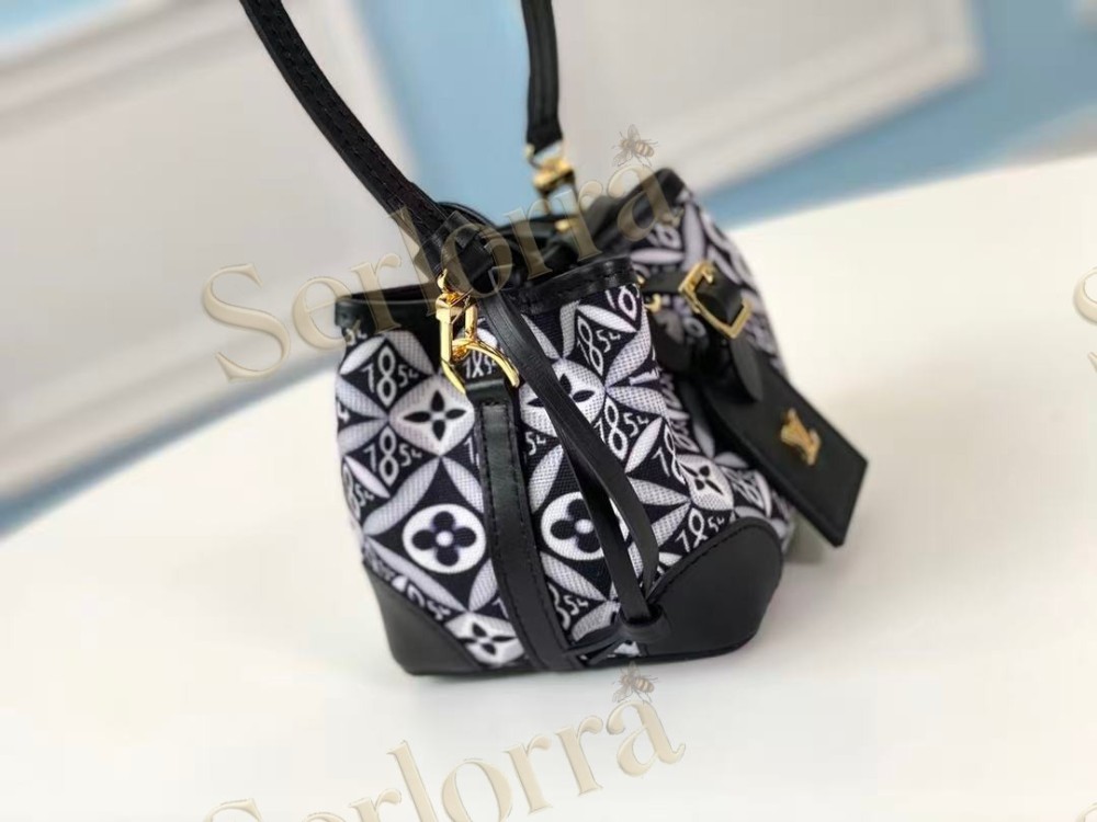 LOUIS VUITTON NOÉ PURSE