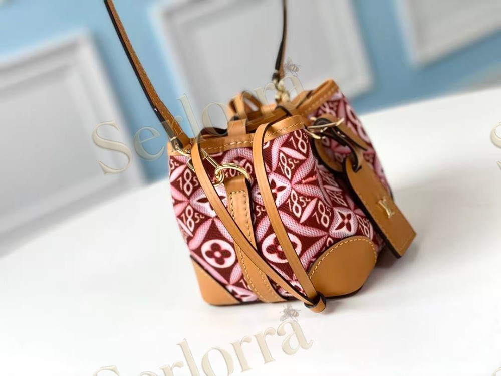 LOUIS VUITTON NOÉ PURSE