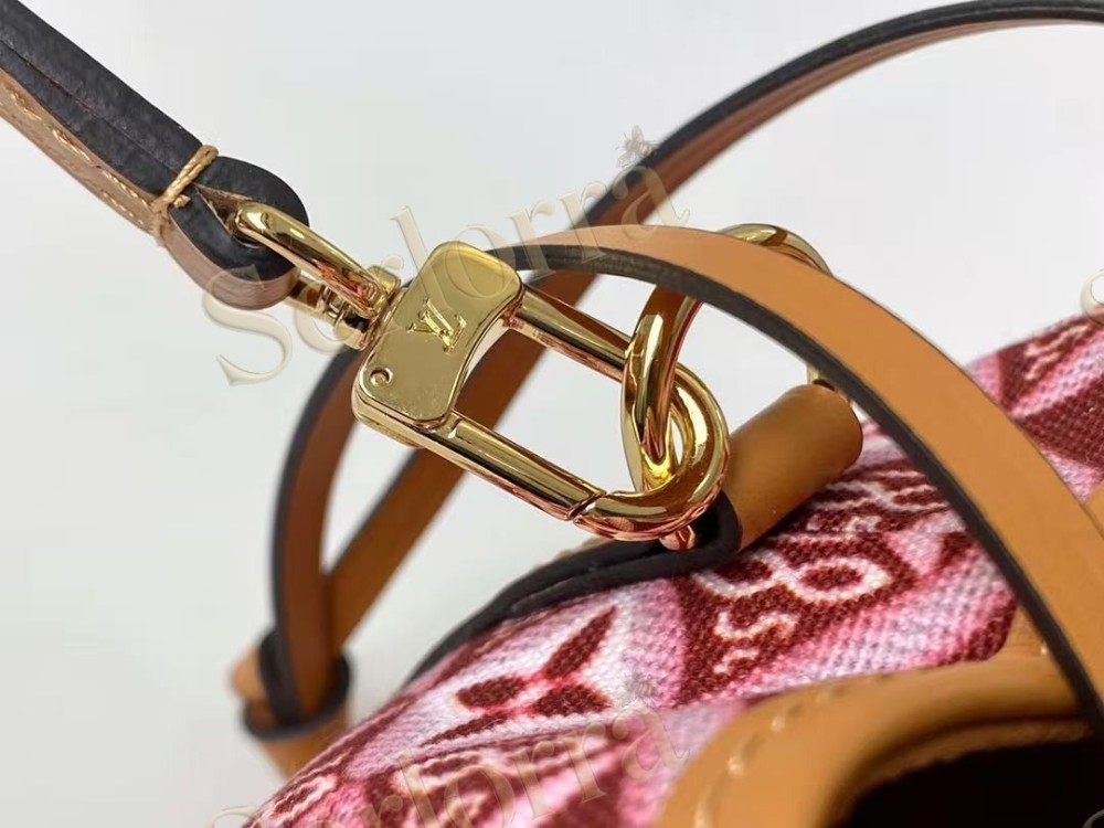 LOUIS VUITTON NOÉ PURSE