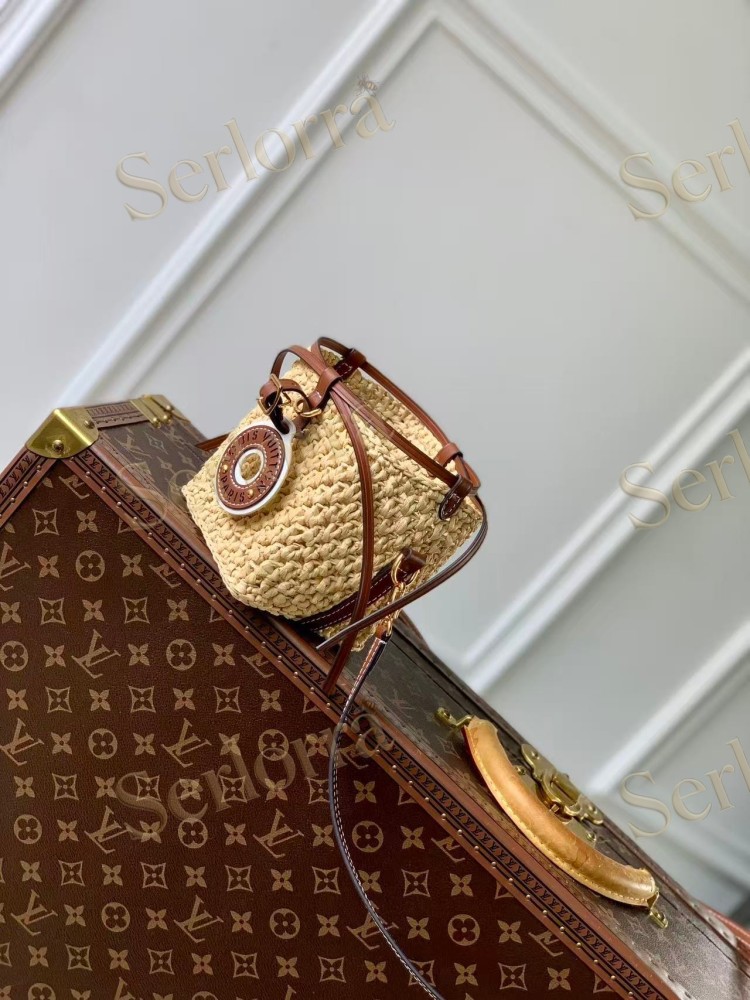 LOUIS VUITTON NOÉ PURSE