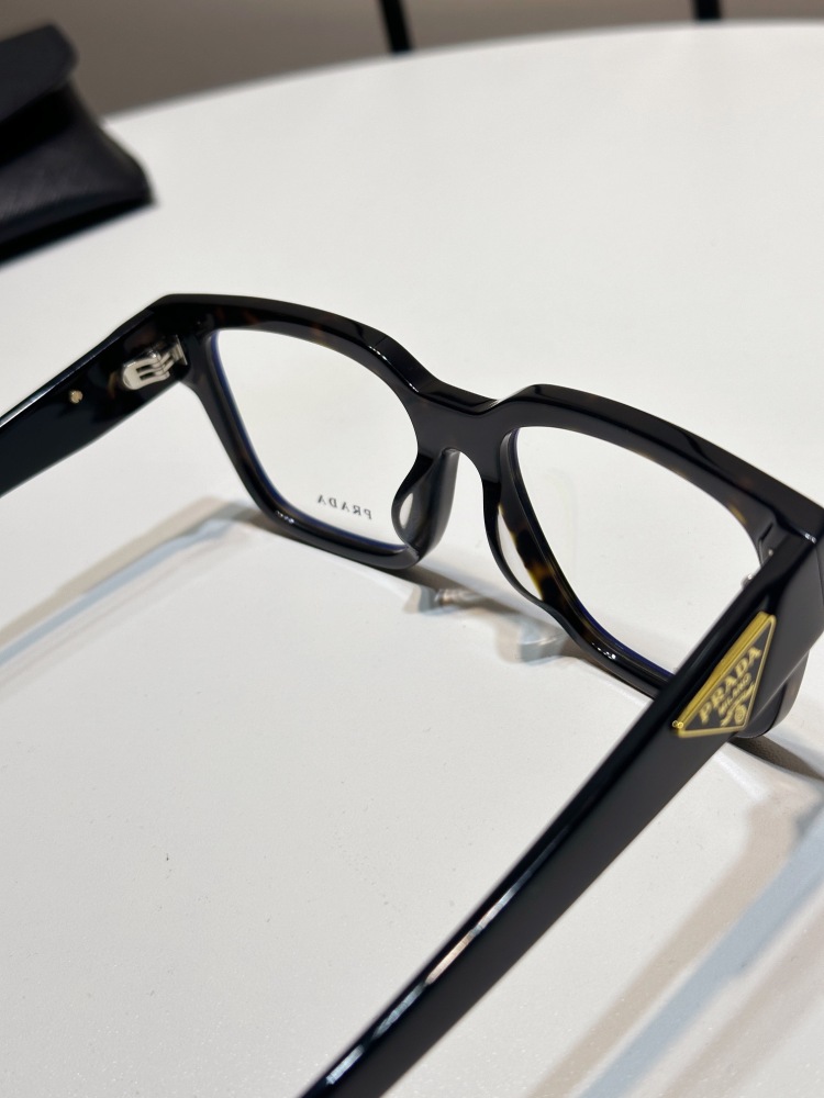 PRADA SUNGLASSES