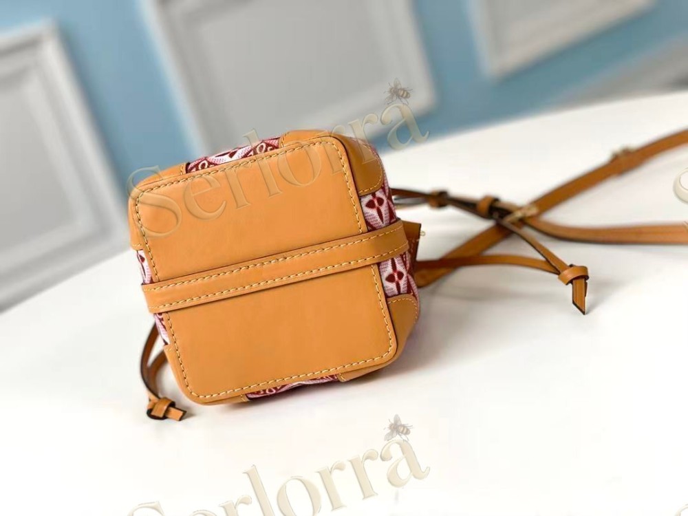 LOUIS VUITTON NOÉ PURSE