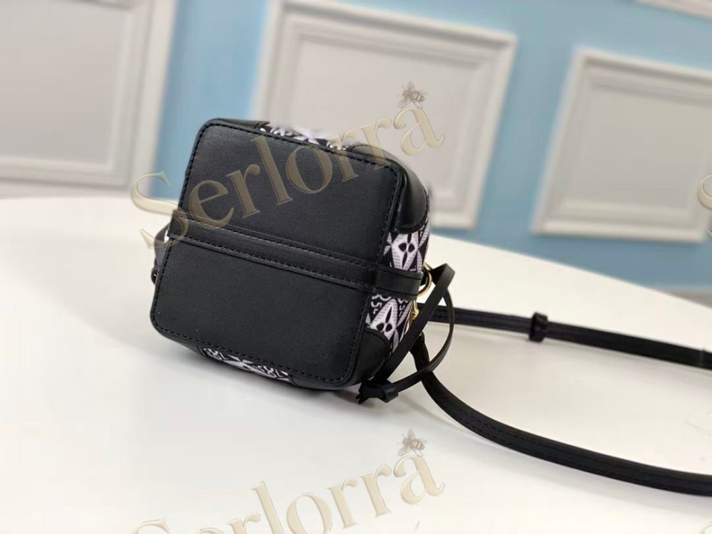 LOUIS VUITTON NOÉ PURSE