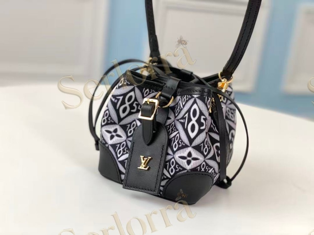 LOUIS VUITTON NOÉ PURSE