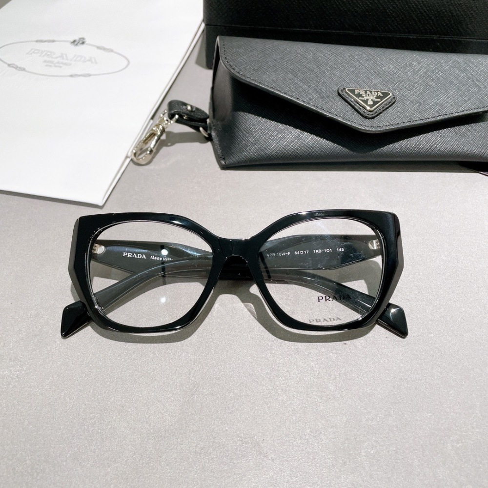 PRADA GLASSES