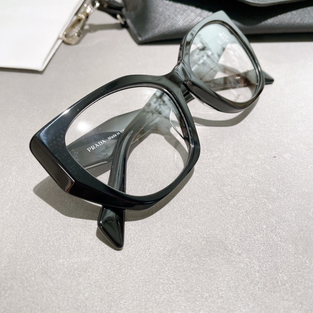 PRADA GLASSES