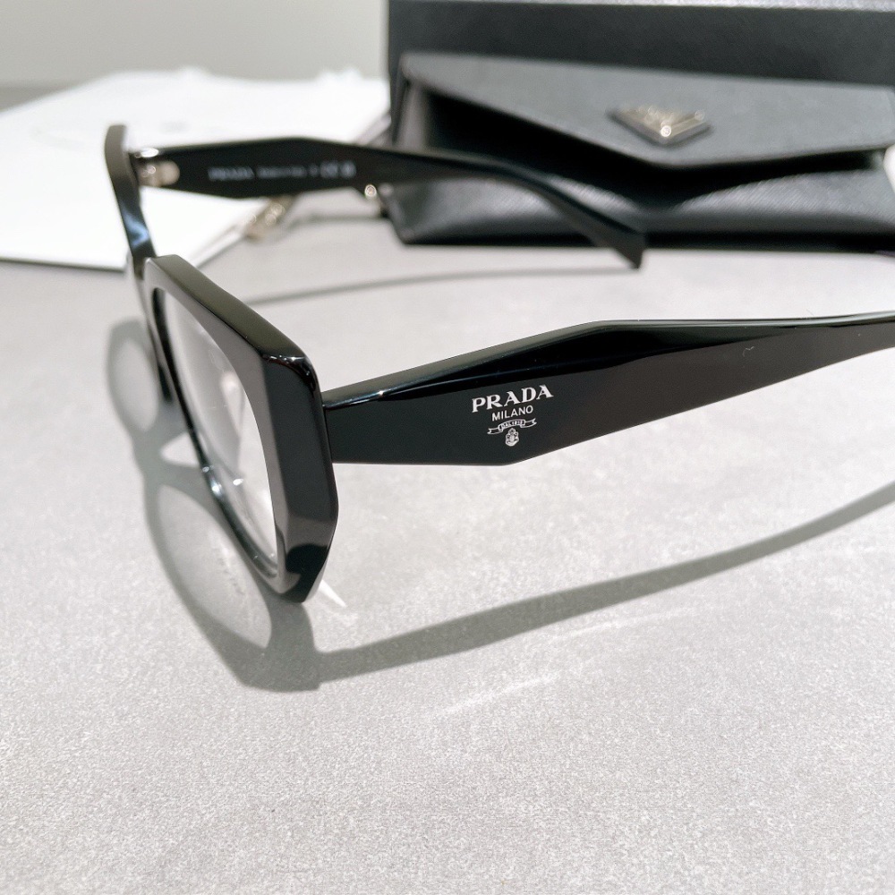 PRADA GLASSES