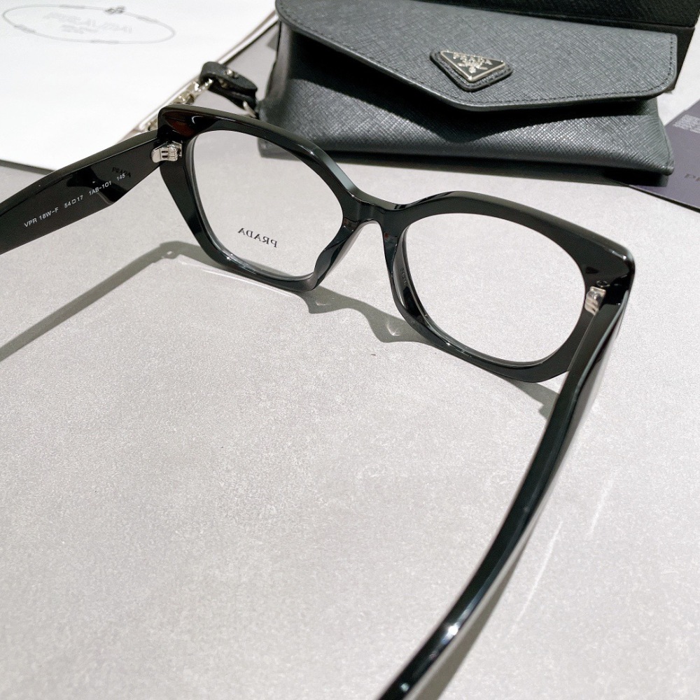 PRADA GLASSES