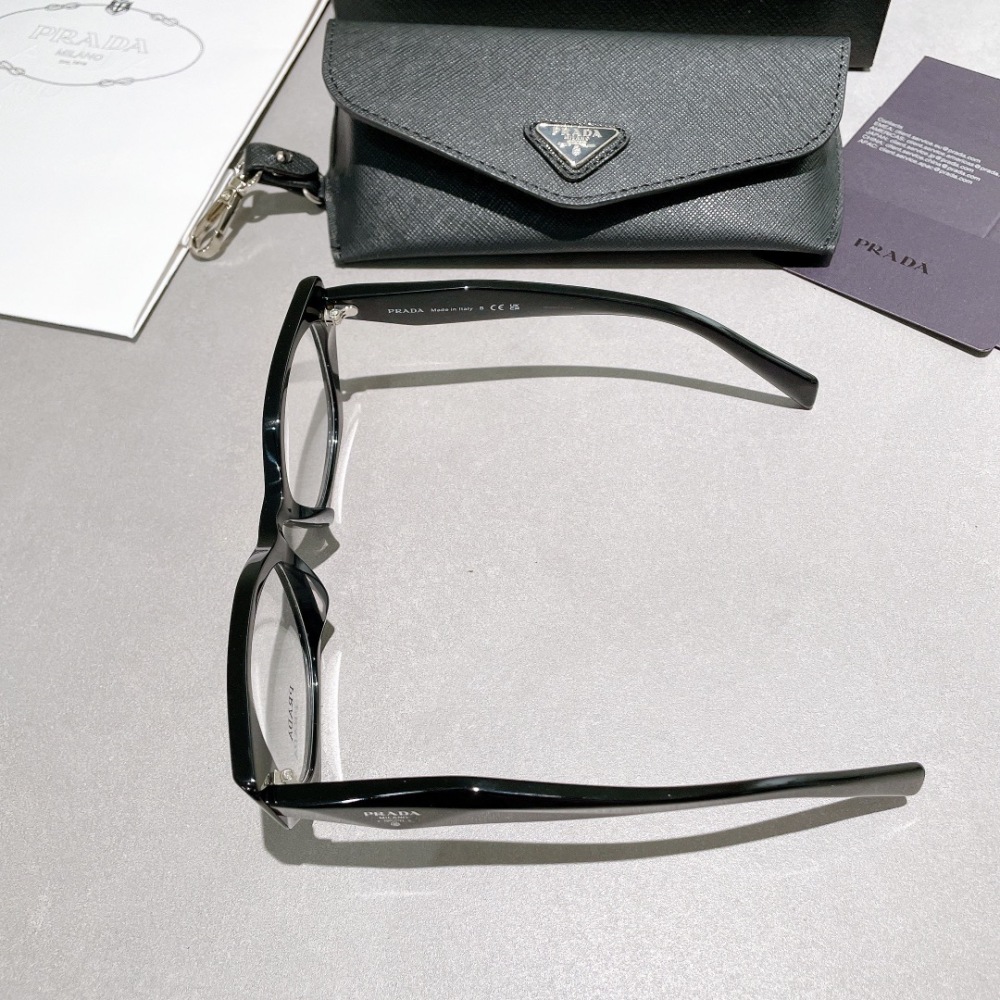 PRADA GLASSES