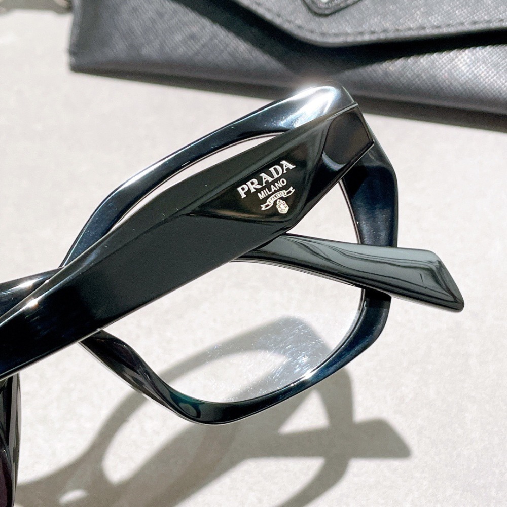 PRADA GLASSES