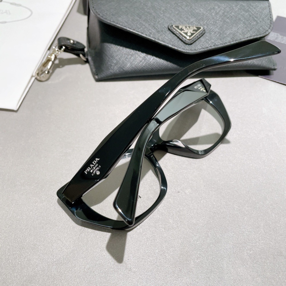 PRADA GLASSES
