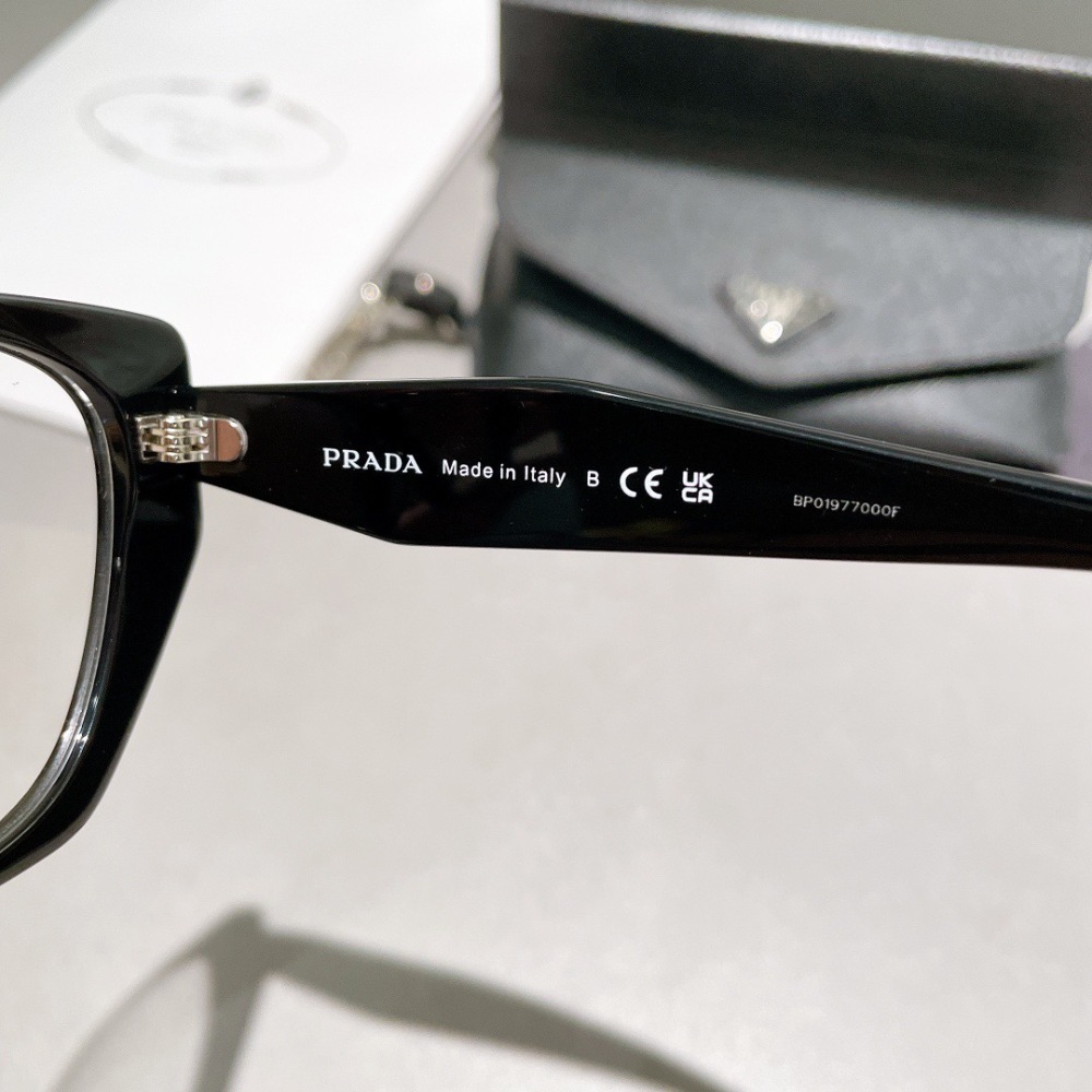 PRADA GLASSES