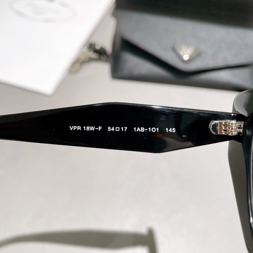 PRADA GLASSES