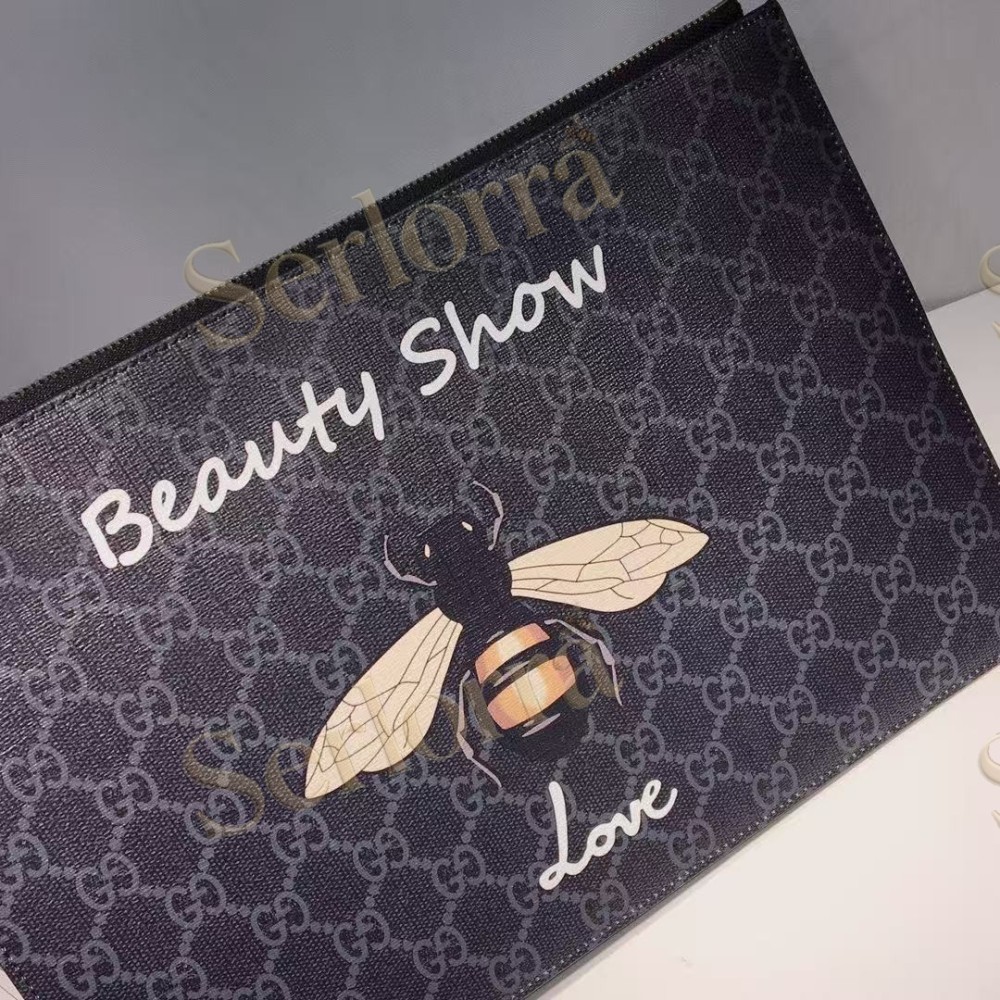 GUCCI GG SUPREME BEE PRINT POUCH