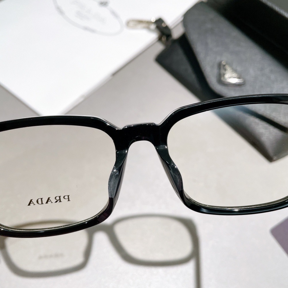 PRADA SUNGLASSES