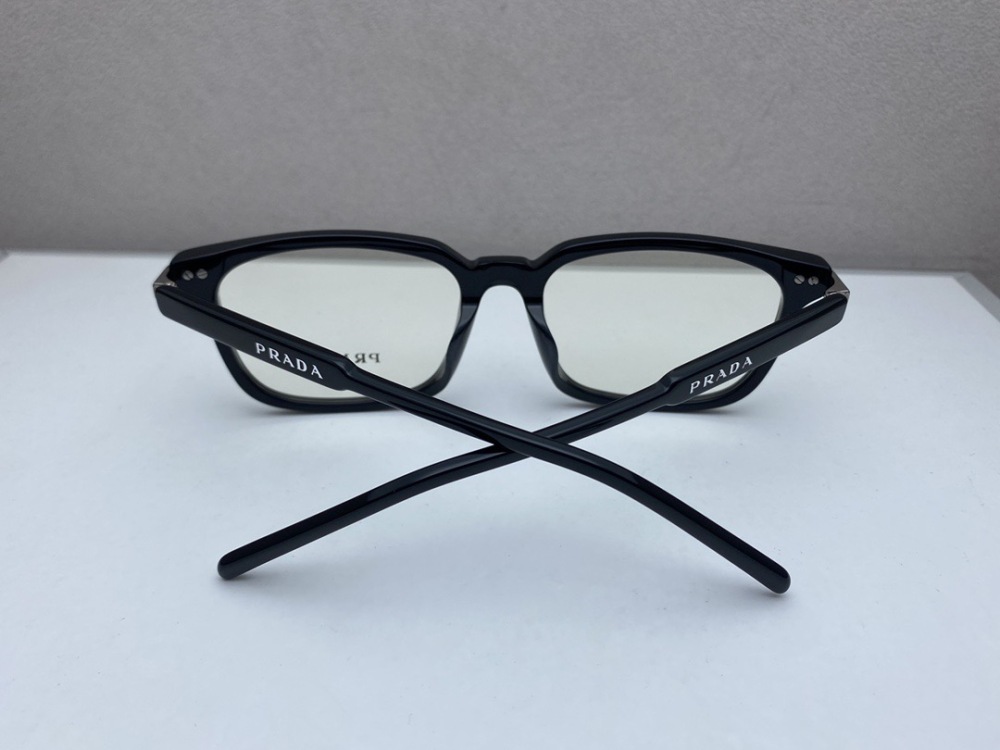 PRADA GLASSES