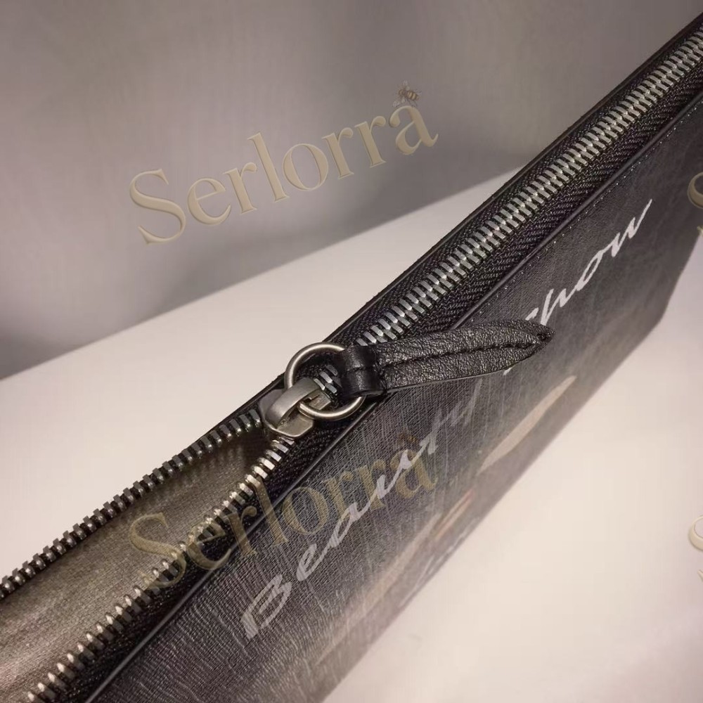 GUCCI GG SUPREME BEE PRINT POUCH