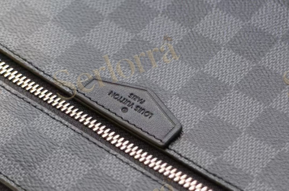 LOUIS VUITTON TAKEOFF POUCH