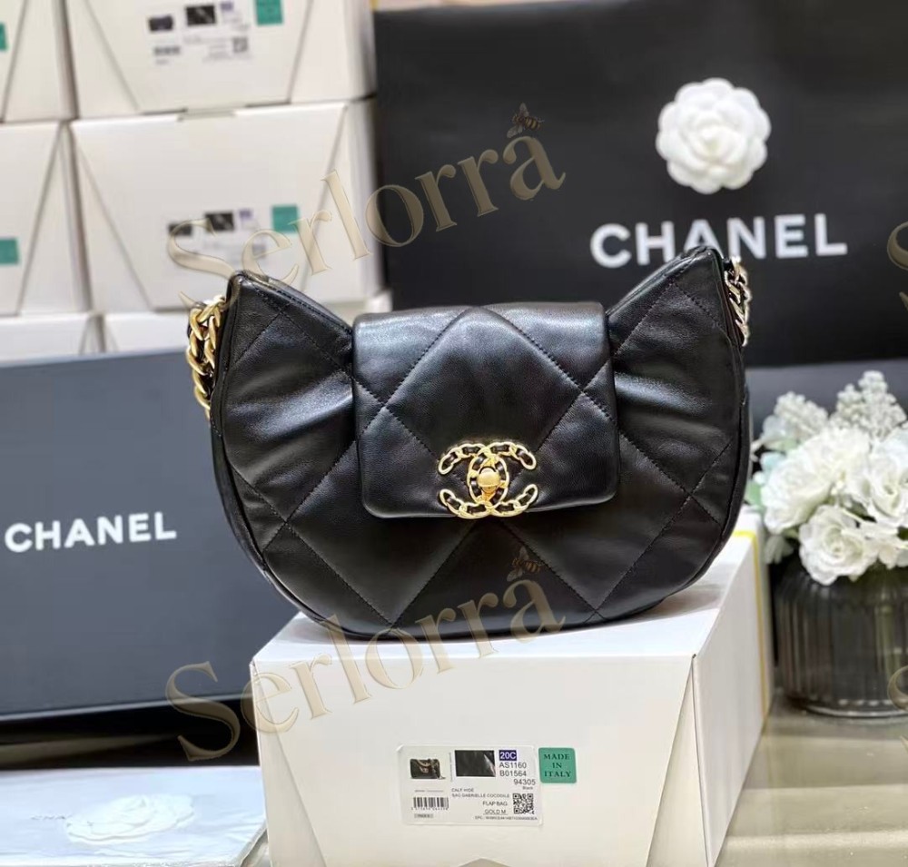 CHANEL MASTER 19 HOBO GOATSKIN SHOULDER BAG