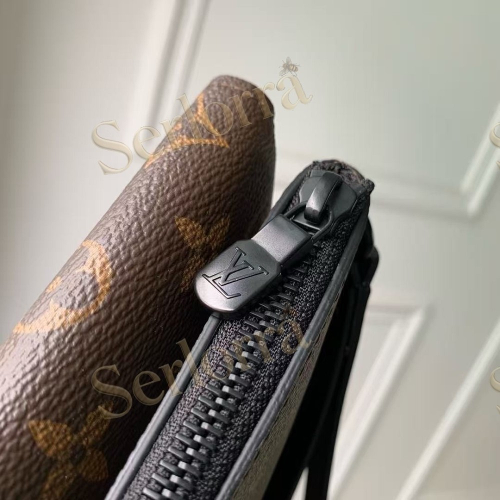 LOUIS VUITTON POCHETTE S-LOCK